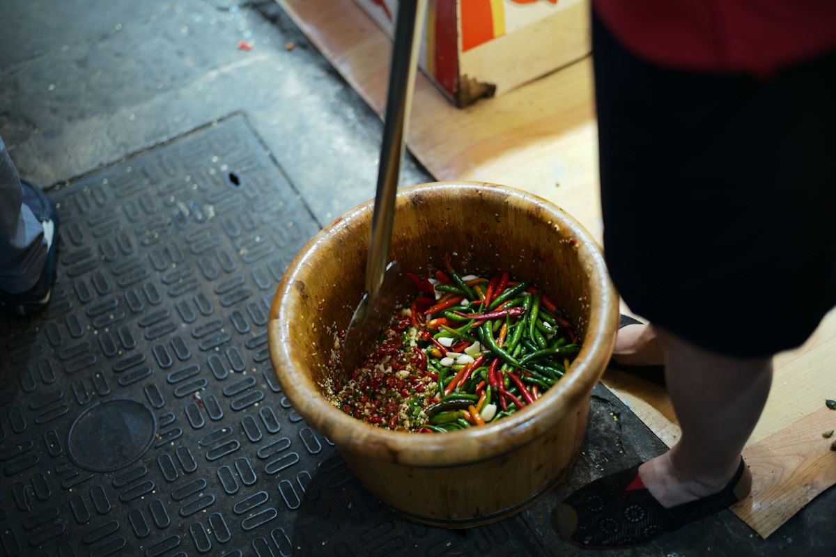 Asiatische traditionelle Suppe mit Kräutern